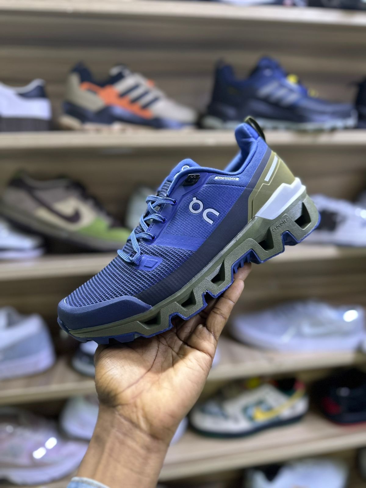 ON Cloud Waterproof Running Shoes 00513