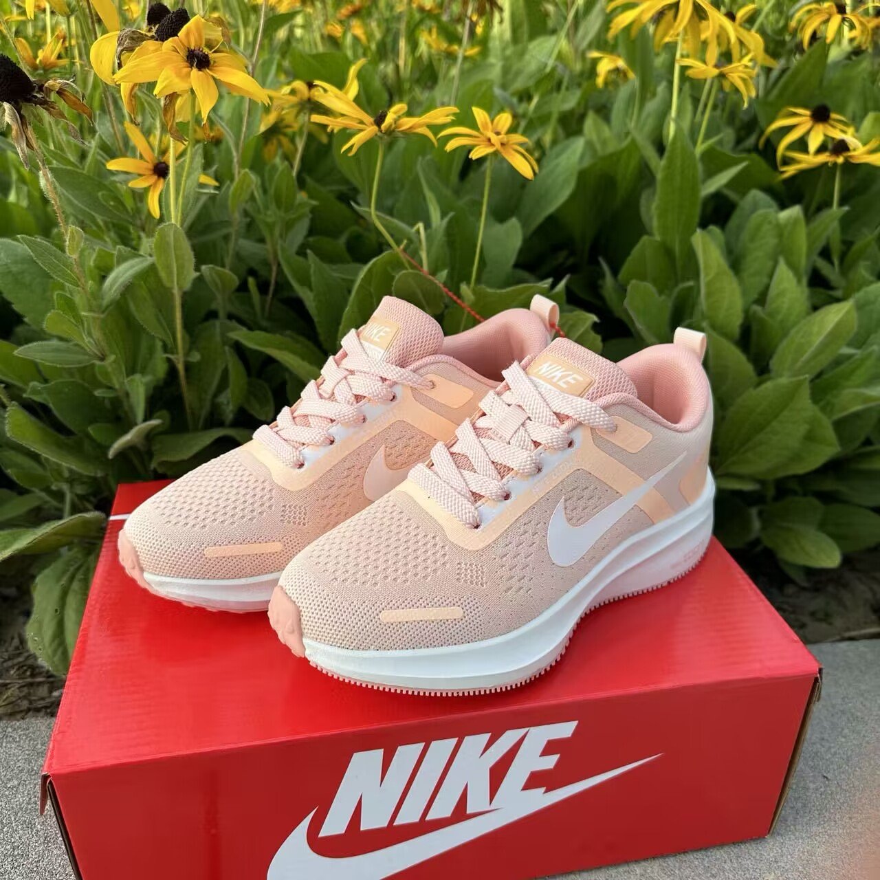 ZoomX Pegasus Lightweight Women Running Trainer Shoes - Image 4