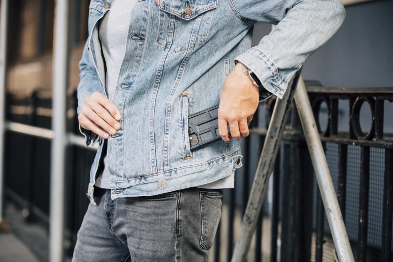 UAG Monarch Series iPhone 11 Series Case - Image 18